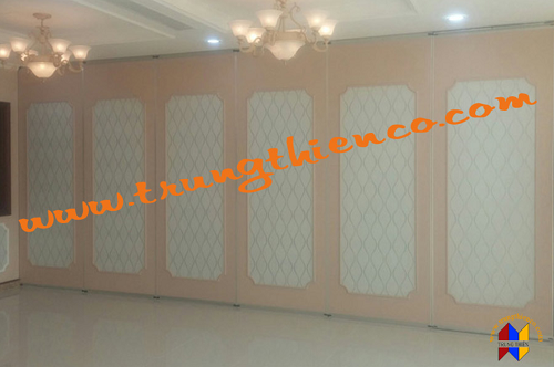 Cửa lùa được sản xuất từ chất liệu cao cấp và có độ dày lớn