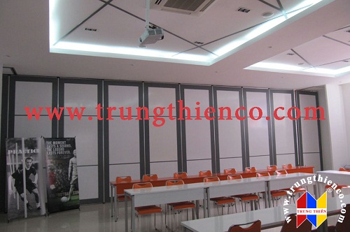 Vách ngăn cố định để tạo nên không gian làm việc riêng biệt