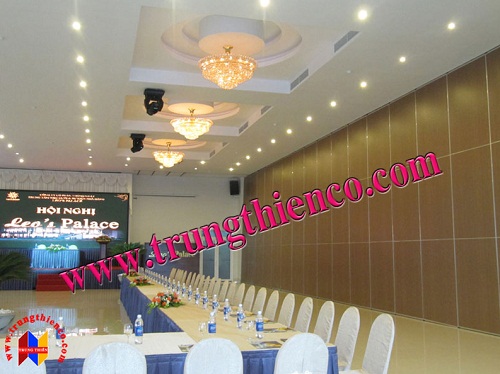 Vách ngăn cố định có độ bền cao, chịu lực tốt, kháng được mối mọt