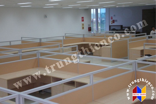 Vách ngăn văn phòng chất liệu gỗ