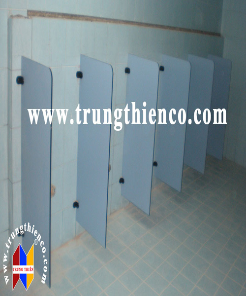 Trường hợp nhà vệ sinh cá nhân có diện tích lớn có thể sử dụng vách ngăn tiểu để phân khu vực vệ sinh nam và nữa